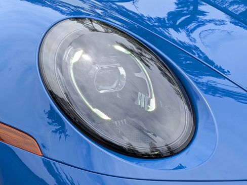 Certified 2025 Porsche 911 Carrera RWD image 33
