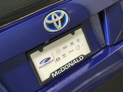 Used 2016 Toyota Prius Three Touring w/ Preferred Accessory Package FWD image 9