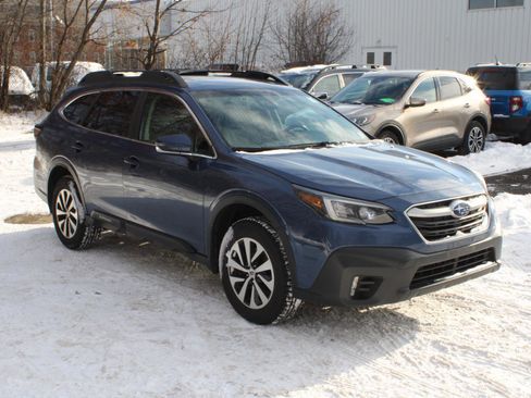 Used 2022 Subaru Outback Premium image 3