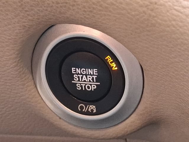 Used 2024 Chrysler Pacifica Limited FWD image 24