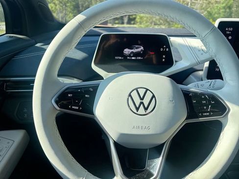 Used 2023 Volkswagen ID.4 Pro S image 17