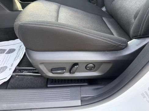 Used 2024 Nissan Rogue SV image 11