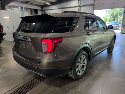 Used 2021 Ford Explorer XLT w/ Equipment Group 202A AWD/4WD image 3
