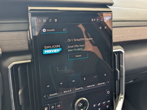 Used 2024 GMC Acadia Denali FWD image 31