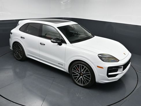 Certified 2025 Porsche Cayenne GTS AWD/4WD image 18