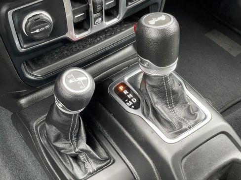 Used 2024 Jeep Wrangler Unlimited Sahara AWD/4WD image 28