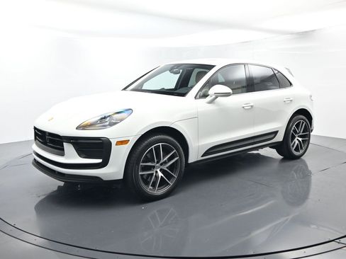 Used 2025 Porsche Macan image 1