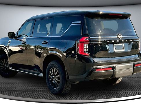 Used 2025 Nissan Armada SV image 3