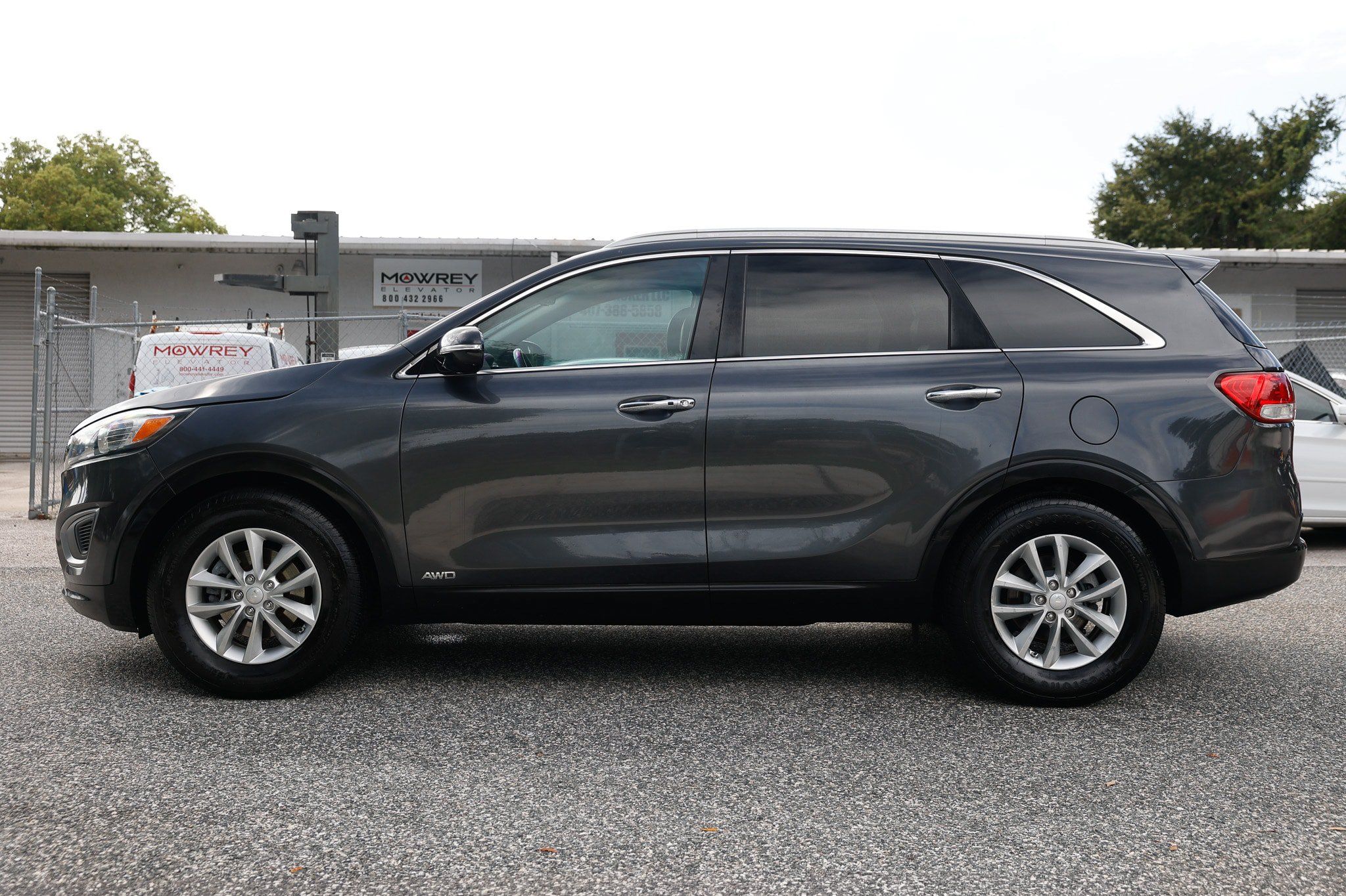 Used 2017 Kia Sorento AWD w/ LX Convenience Package image 4
