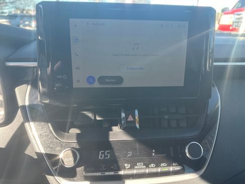 Used 2024 Toyota Corolla LE image 5