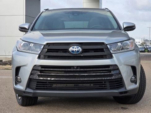 Used 2017 Toyota Highlander Limited Platinum image 3