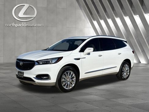 Used 2021 Buick Enclave Essence w/ Sound and Sites Package image 3