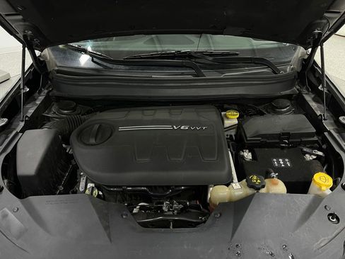 Used 2021 Jeep Cherokee Limited image 27