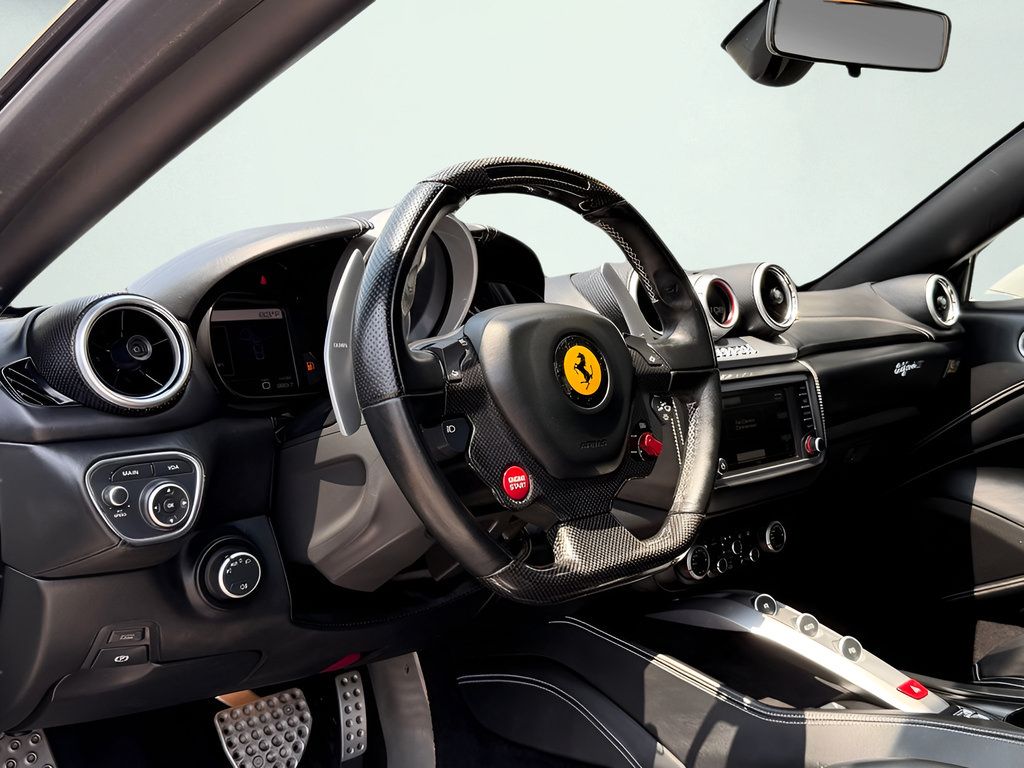 Used 2015 Ferrari California T RWD image 10