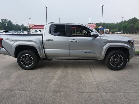 Used 2024 Toyota Tacoma TRD Sport w/ TRD Sport Upgrade Package AWD/4WD image 21