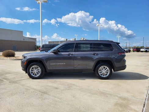 New 2025 Jeep Grand Cherokee L Laredo image 2