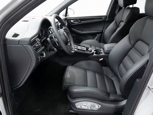 Certified 2025 Porsche Macan S image 16
