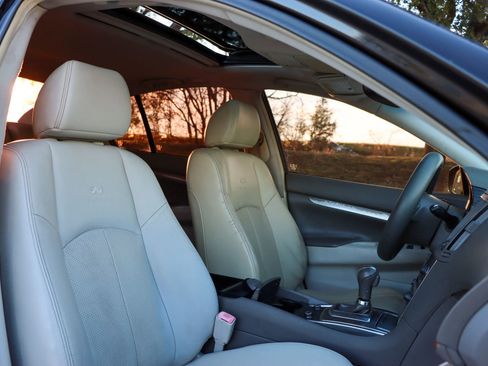 Used 2011 INFINITI G37 Journey w/ Premium Pkg image 21