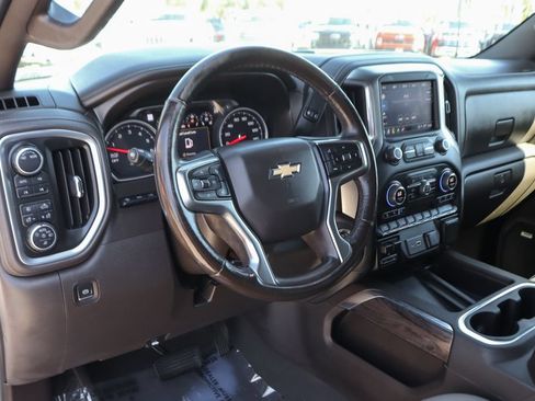 Used 2022 Chevrolet Silverado 1500 LTZ w/ LTZ Premium Package AWD/4WD image 19