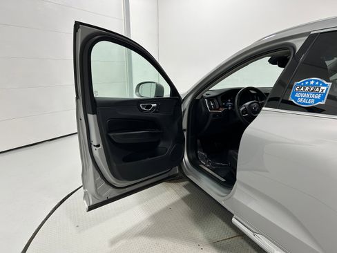 Used 2023 Volvo XC60 B5 Plus image 20