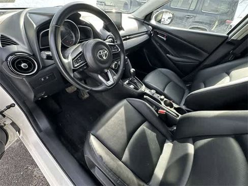 Used 2020 Toyota Yaris XLE image 15