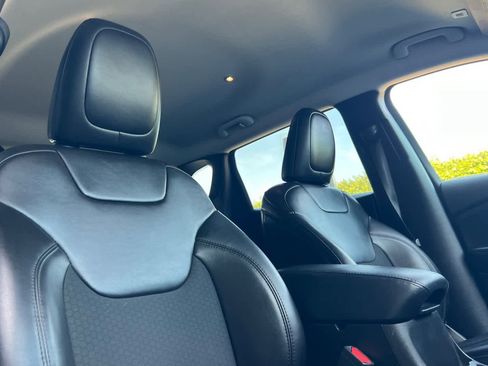 Used 2019 Jeep Cherokee Altitude image 19