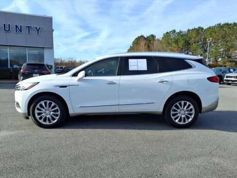 Used 2021 Buick Enclave Essence image 5