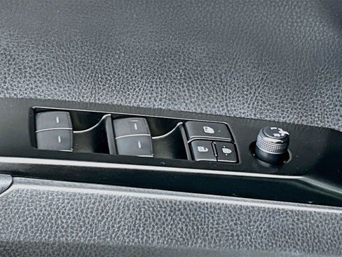 Used 2025 Toyota Camry SE w/ Convenience Package FWD image 23