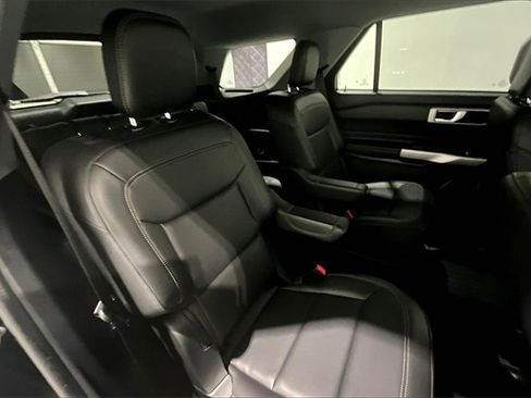 Used 2023 Ford Explorer XLT image 26