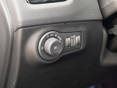 Used 2018 Jeep Compass Limited w/ Navigation Group image 28