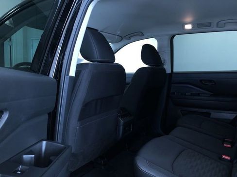 Used 2025 Nissan Pathfinder SV image 19