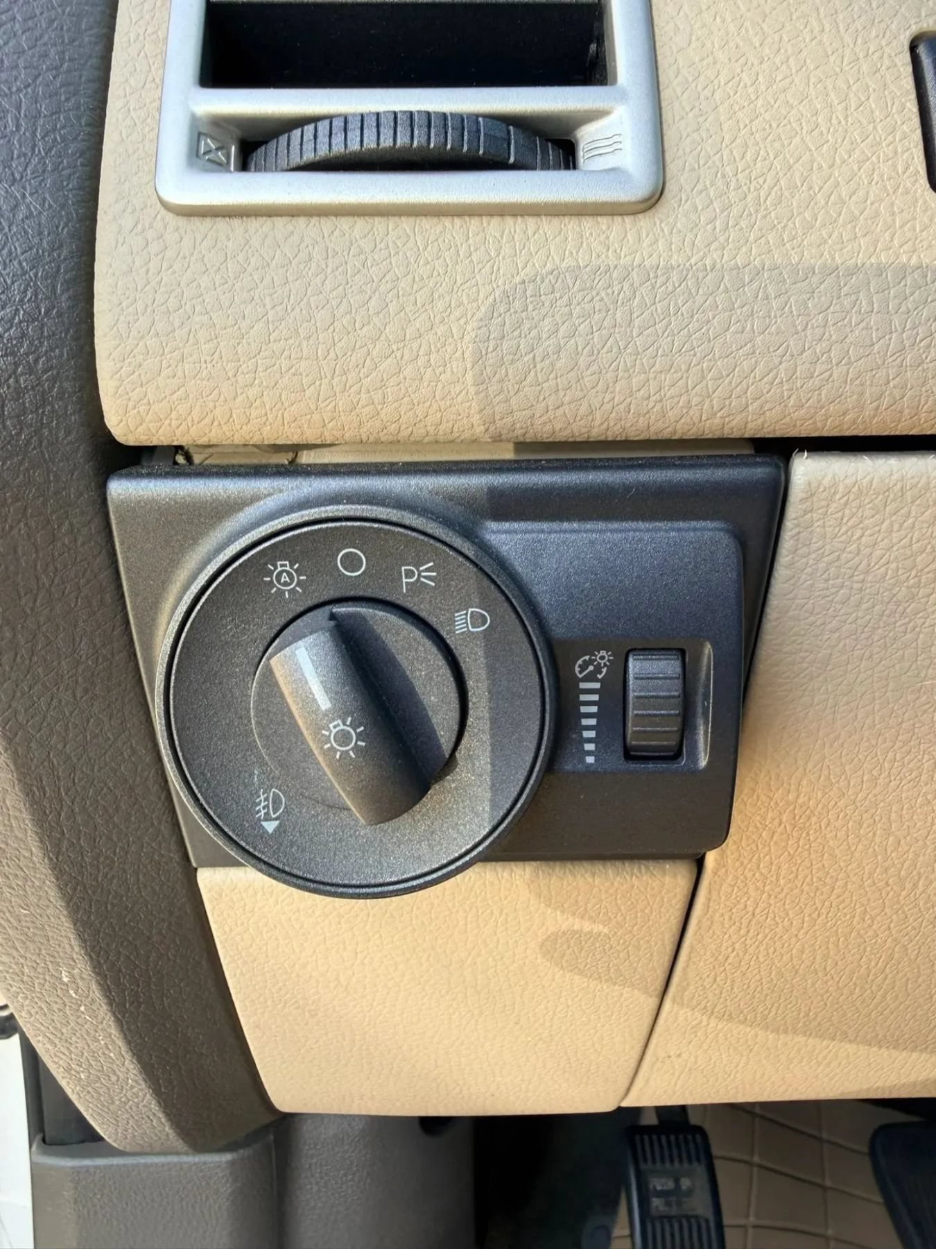 Used 2010 Lincoln MKX AWD image 15