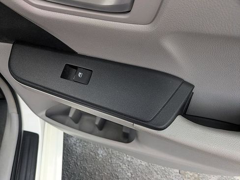 Used 2015 Toyota Camry LE image 34