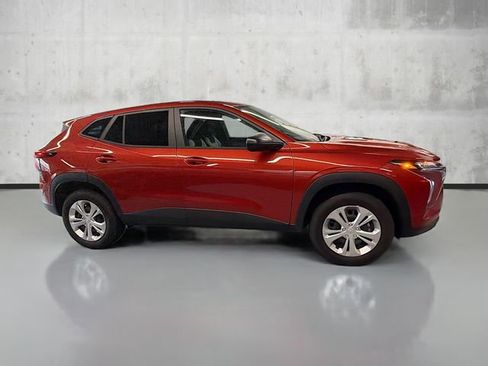 Used 2024 Chevrolet Trax LS image 4