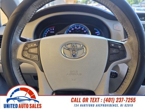 Used 2011 Toyota Sienna XLE FWD image 18
