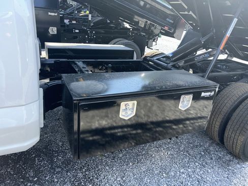 New 2024 Ford F550 4x4 Regular Cab Super Duty image 3