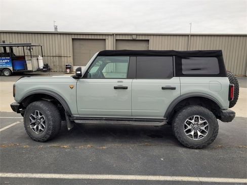 Used 2022 Ford Bronco Badlands image 6