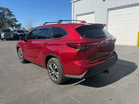 Used 2022 Toyota Highlander XLE image 5