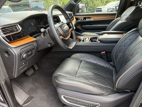 Used 2024 Jeep Grand Wagoneer L Series III AWD/4WD image 11