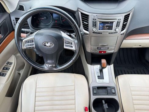 Used 2013 Subaru Outback 2.5i Limited w/ Moonroof Pkg AWD/4WD image 3