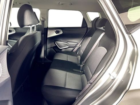 Used 2025 Kia Soul LX w/ LX Technology Package FWD image 19