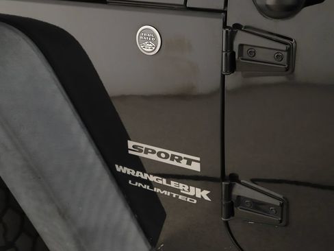 Used 2018 Jeep Wrangler Unlimited Sport w/ Connectivity Group AWD/4WD image 35