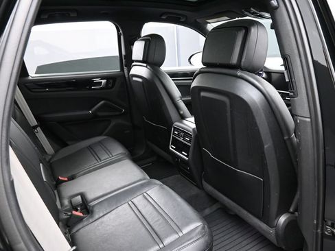 Certified 2023 Porsche Cayenne S Platinum AWD/4WD image 27