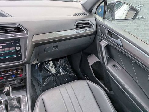 Certified 2023 Volkswagen Tiguan SE R-Line FWD image 17