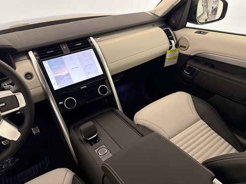 New 2026 Land Rover Discovery Limited Edition AWD/4WD image 24