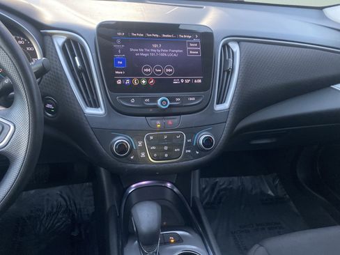 Used 2024 Chevrolet Malibu LT image 20