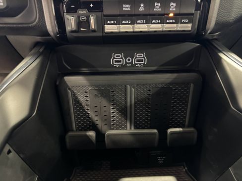 New 2025 RAM 4500 4x4 Crew Cab DRW w/ Laramie Trim Package image 37