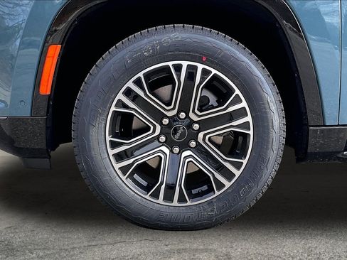New 2026 Jeep Grand Wagoneer L 4WD w/ Premium Group I image 12