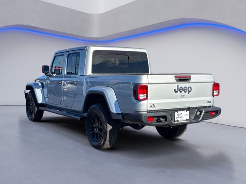 Used 2023 Jeep Gladiator Overland image 12