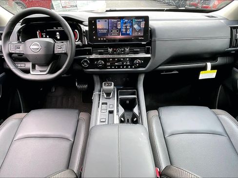 New 2026 Nissan Pathfinder SL image 5